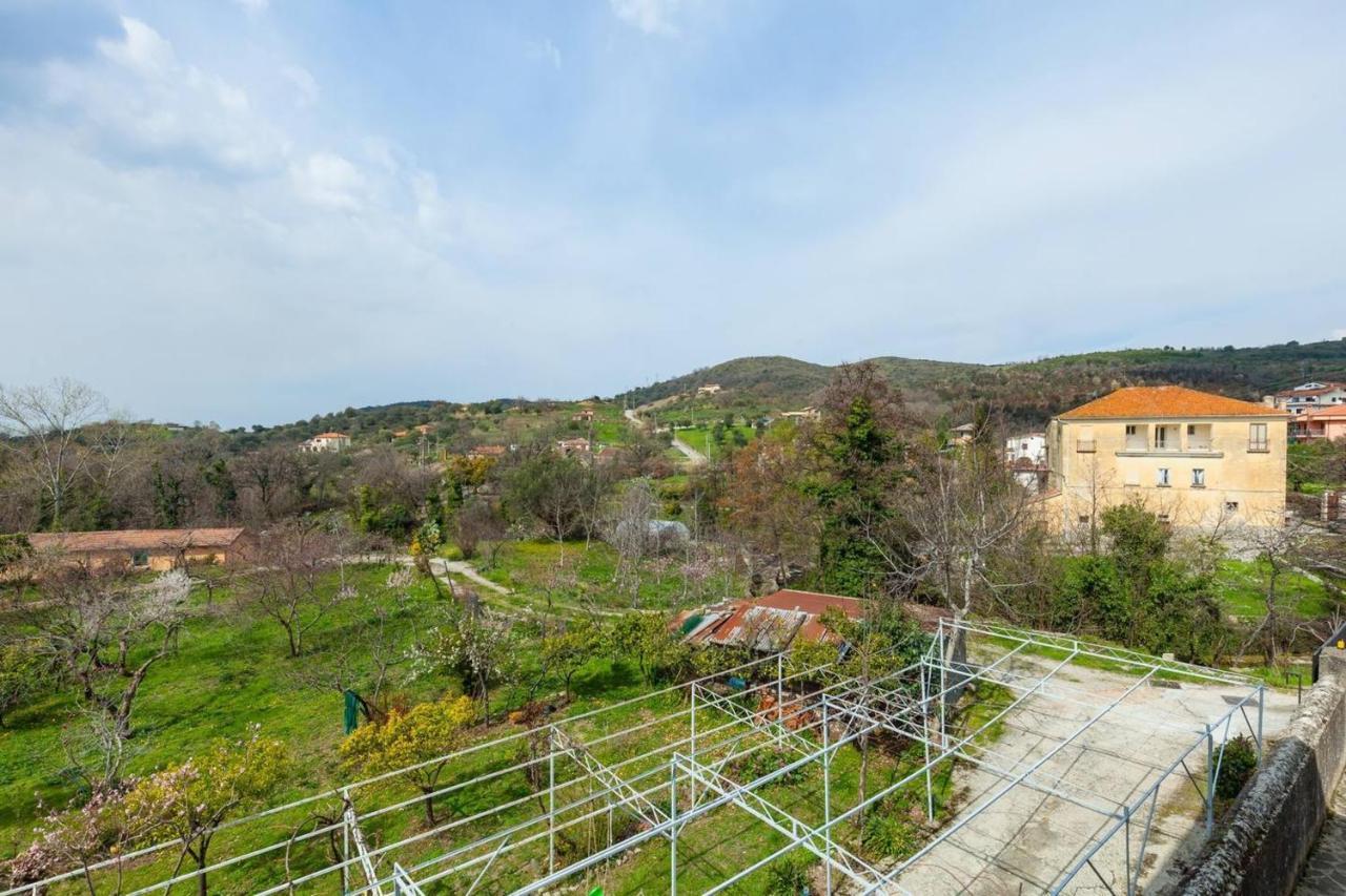 Spacious Apartment In Ceraso With Mountain View Esterno foto