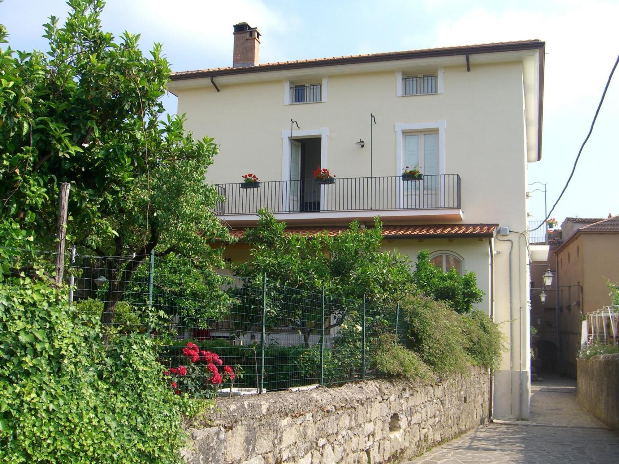 Spacious Apartment In Ceraso With Mountain View Esterno foto